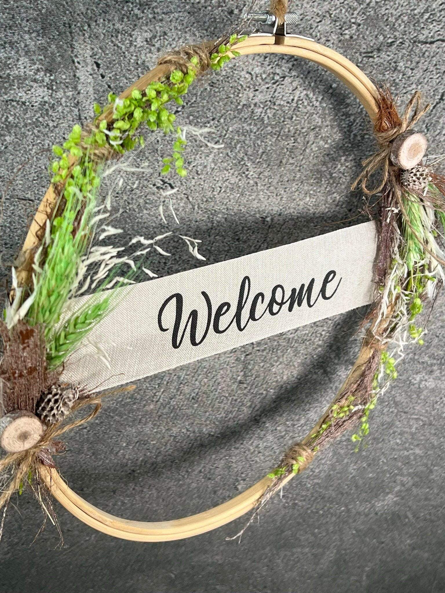 Türkranz Kranz Ring Stickring Welcome Band Eukalyptus Gräser Wandkranz Trockenblumen Hoop – handgemacht aus Seiden- und Kunstblumen, langlebig & pflegeleicht von SarahsFlowerStudio