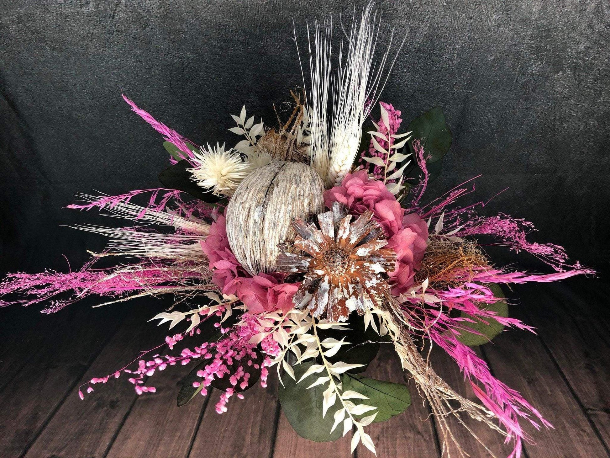 Strauß Gefriergetrocknet Hortensie mit Exoten Tischgesteck Gräser Trockenblumen Trockenmaterial Natur natürlich dried bouquet dried Flowers – handgemacht aus Seiden- und Kunstblumen, langlebig & pflegeleicht von SarahsFlowerStudio