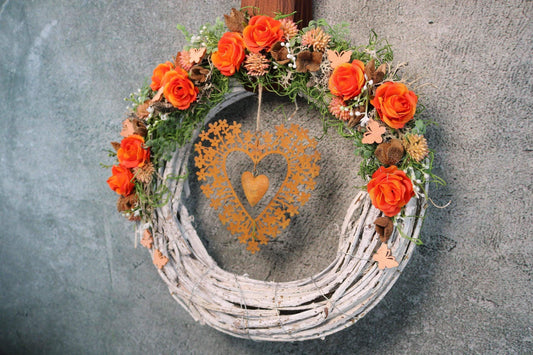 Türkranz Türdeko Türschmuck Willkommen Herz Rost Modern ganzjährig Tür Schmuck Rose Schleierkraut – handgemacht aus Seiden- und Kunstblumen, langlebig & pflegeleicht von SarahsFlowerStudio