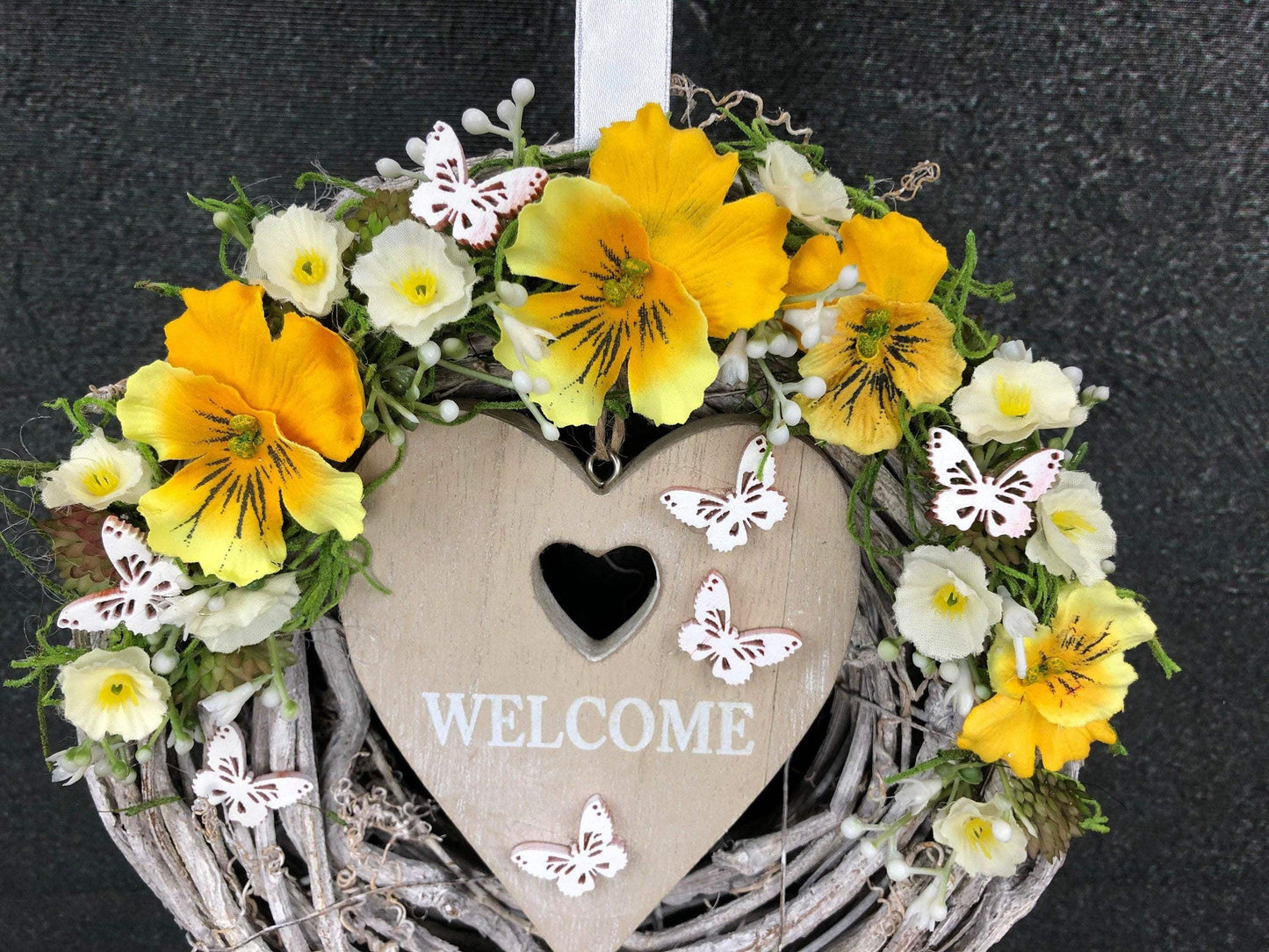 Türkranz Türdeko Türschmuck Herz Welcome Modern ganzjährig Tür Schmuck Schmetterling Herbst – handgemacht aus Seiden- und Kunstblumen, langlebig & pflegeleicht von SarahsFlowerStudio