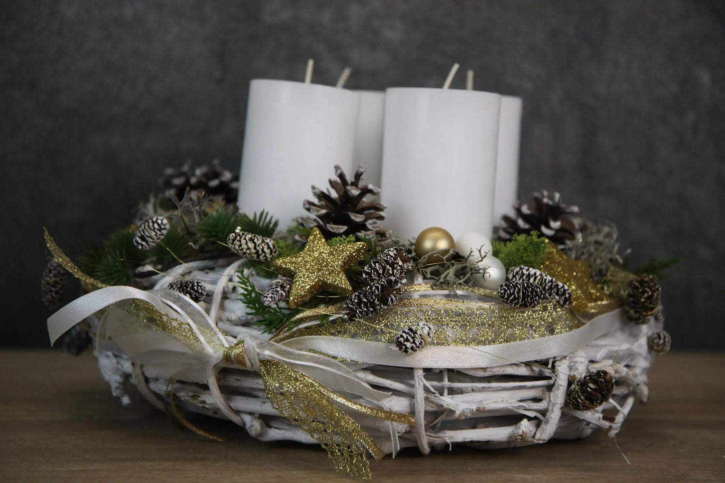 Adventskranz Adventskalender Gold oder Silber Glitzer Sterne Zapfen Kugeln Modern mehrjährig Rund – handgemacht aus Seiden- und Kunstblumen, langlebig & pflegeleicht von SarahsFlowerStudio