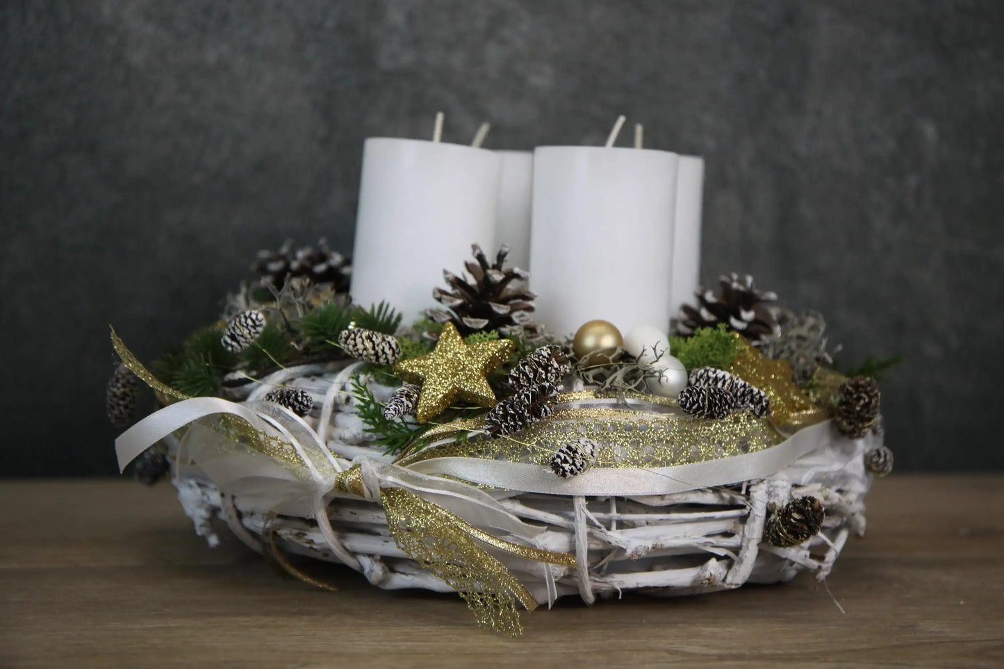 Adventskranz Adventskalender Gold oder Silber Glitzer Sterne Zapfen Kugeln Modern mehrjährig Rund – handgemacht aus Seiden- und Kunstblumen, langlebig & pflegeleicht von SarahsFlowerStudio