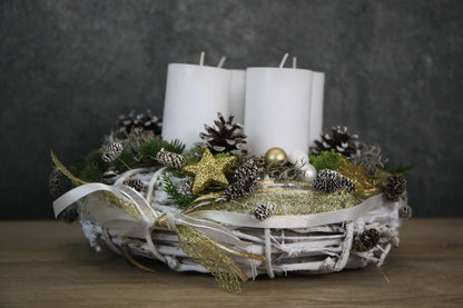 Adventskranz Adventskalender Gold oder Silber Glitzer Sterne Zapfen Kugeln Modern mehrjährig Rund – handgemacht aus Seiden- und Kunstblumen, langlebig & pflegeleicht von SarahsFlowerStudio