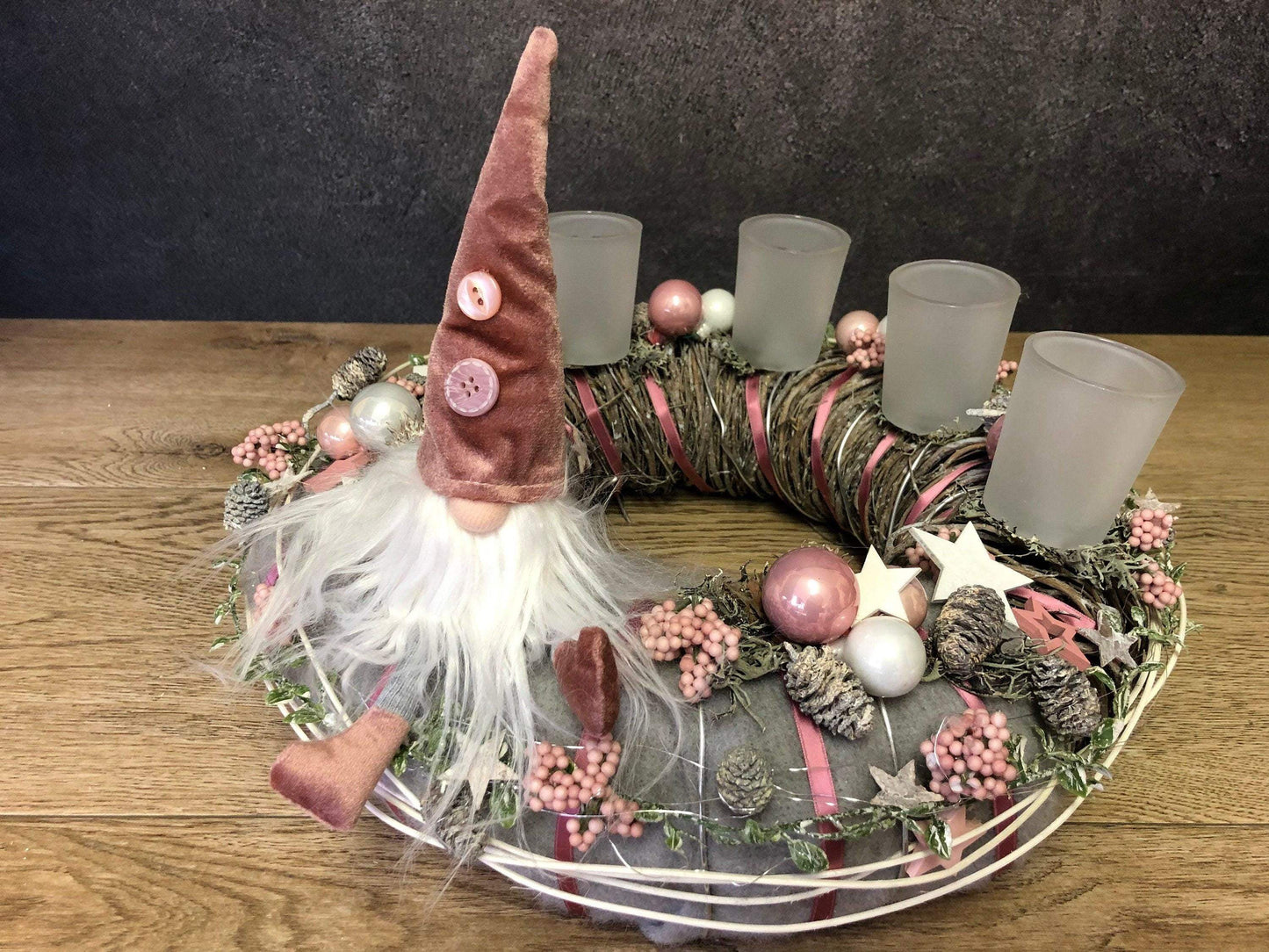 Adventskranz Gläser Wichtel Kugel Sterne Draht Tanne Filz Haltbar Künstlich – handgemacht aus Seiden- und Kunstblumen, langlebig & pflegeleicht von SarahsFlowerStudio