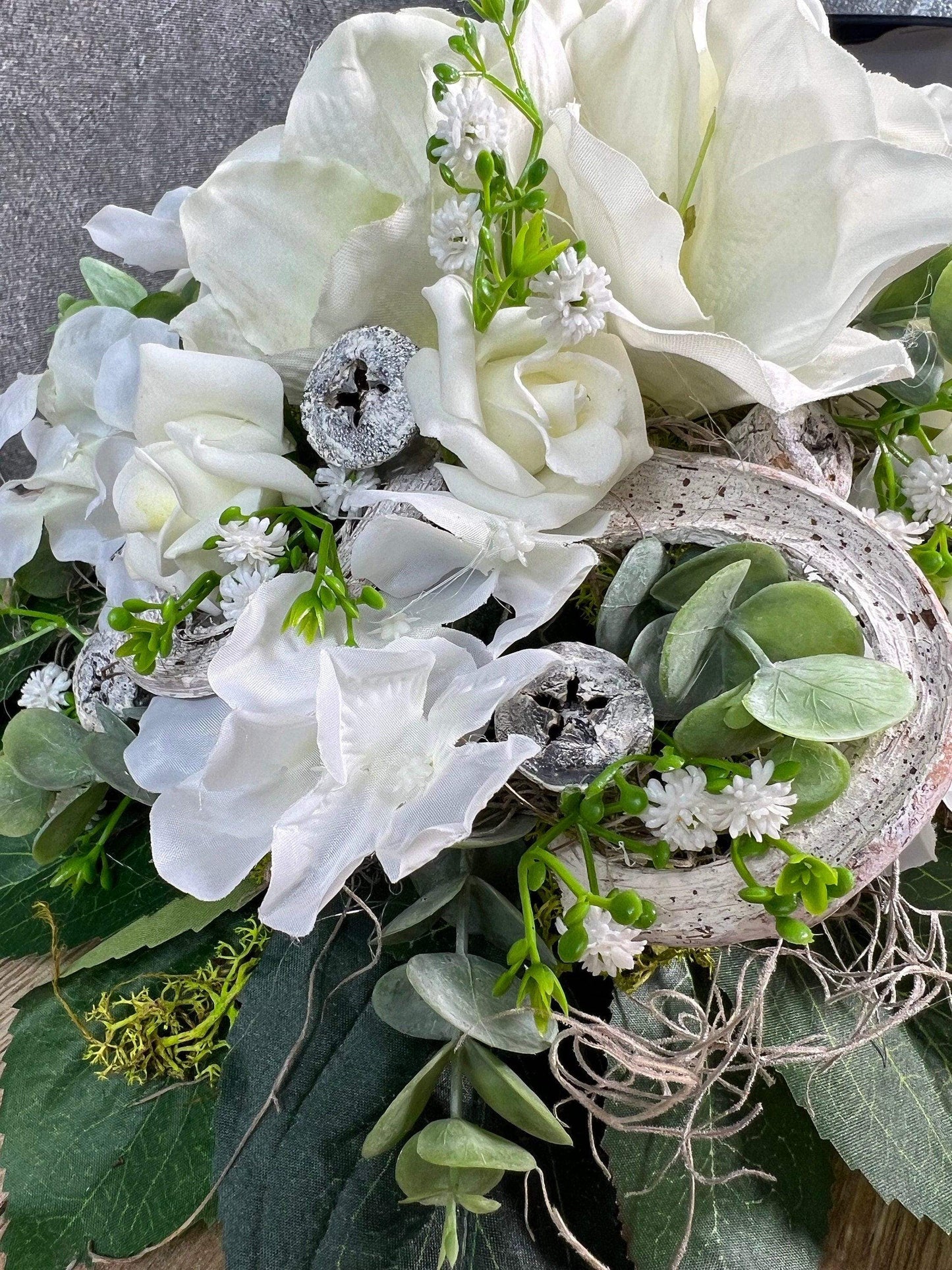 Grabgesteck Grabschmuck Gesteck Grab Allerheiligen extra Schwer Grave Arrangument grave flowers longlasting Grabdeko Grabdekoration – handgemacht aus Seiden- und Kunstblumen, langlebig & pflegeleicht von SarahsFlowerStudio
