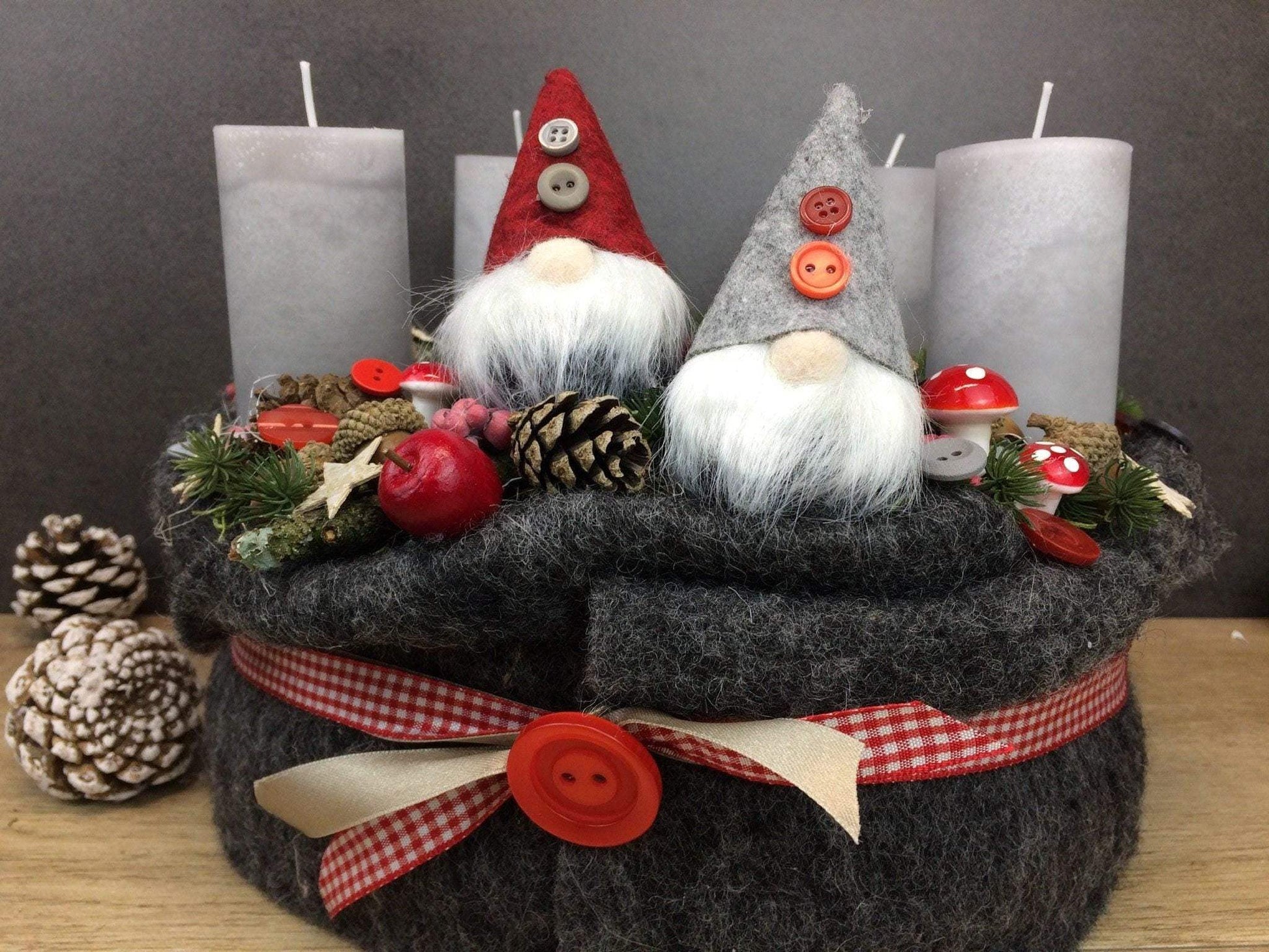 Adventskranz Adventskalender – handgemacht aus Seiden- und Kunstblumen, langlebig & pflegeleicht von SarahsFlowerStudio