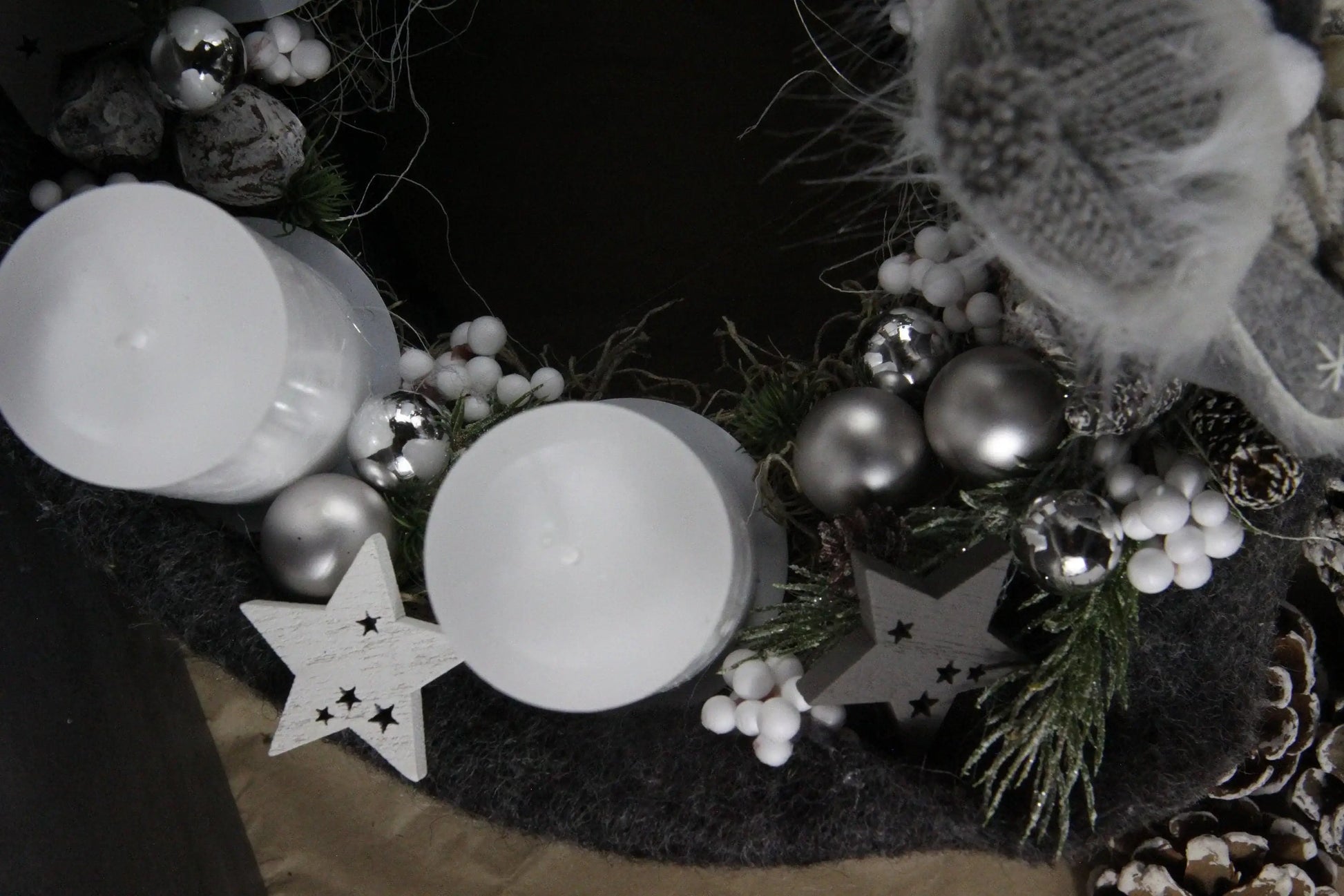 Adventskranz Adventskalender – handgemacht aus Seiden- und Kunstblumen, langlebig & pflegeleicht von SarahsFlowerStudio