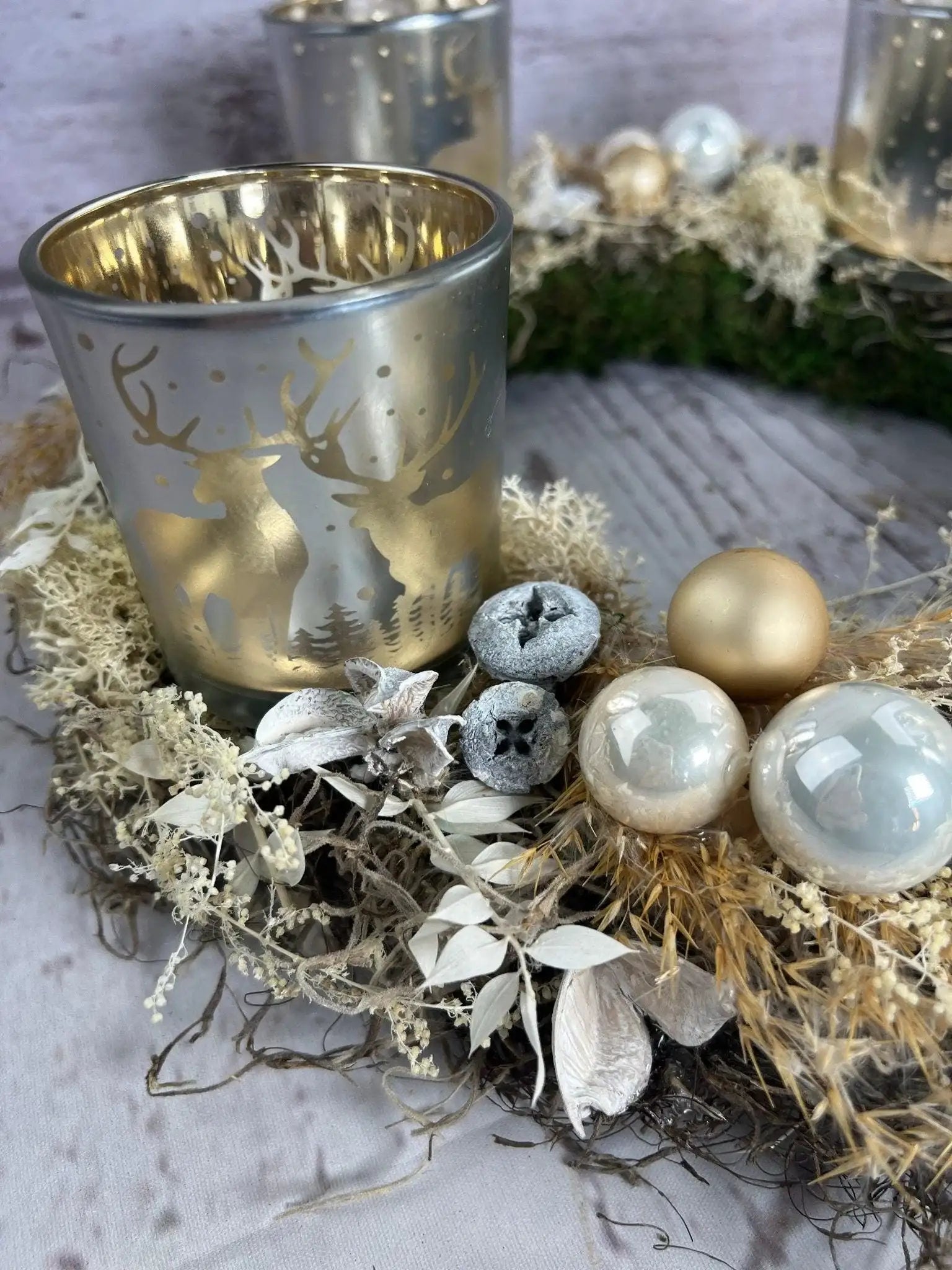 Adventskranz Adventskalender Gläser Windlicht Teelichtgläser Teelichthalter Pampas natürlich Ruskus Zapfen Modern mehrjährig Rund – handgemacht aus Seiden- und Kunstblumen, langlebig & pflegeleicht von SarahsFlowerStudio