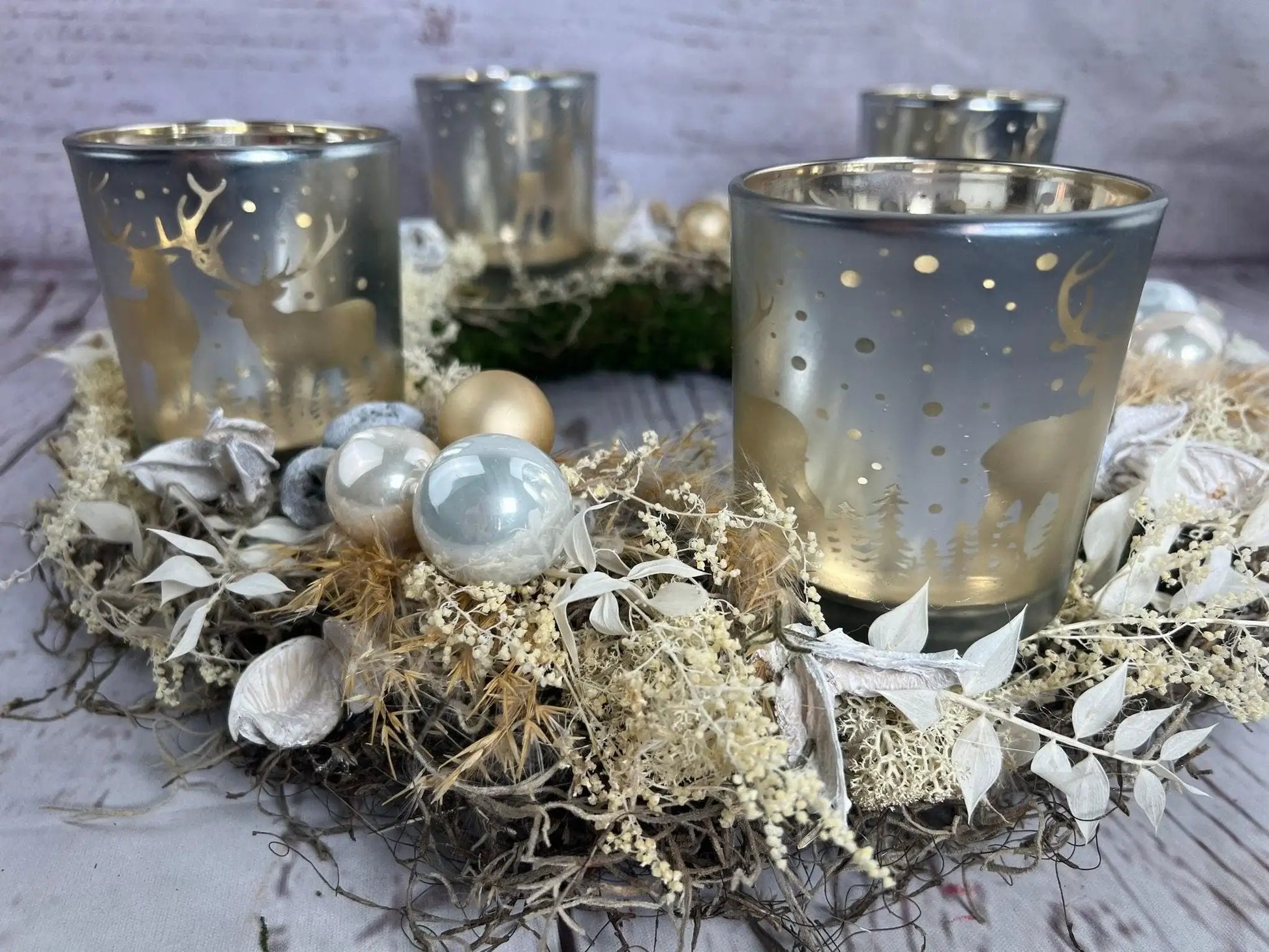 Adventskranz Adventskalender Gläser Windlicht Teelichtgläser Teelichthalter Pampas natürlich Ruskus Zapfen Modern mehrjährig Rund – handgemacht aus Seiden- und Kunstblumen, langlebig & pflegeleicht von SarahsFlowerStudio