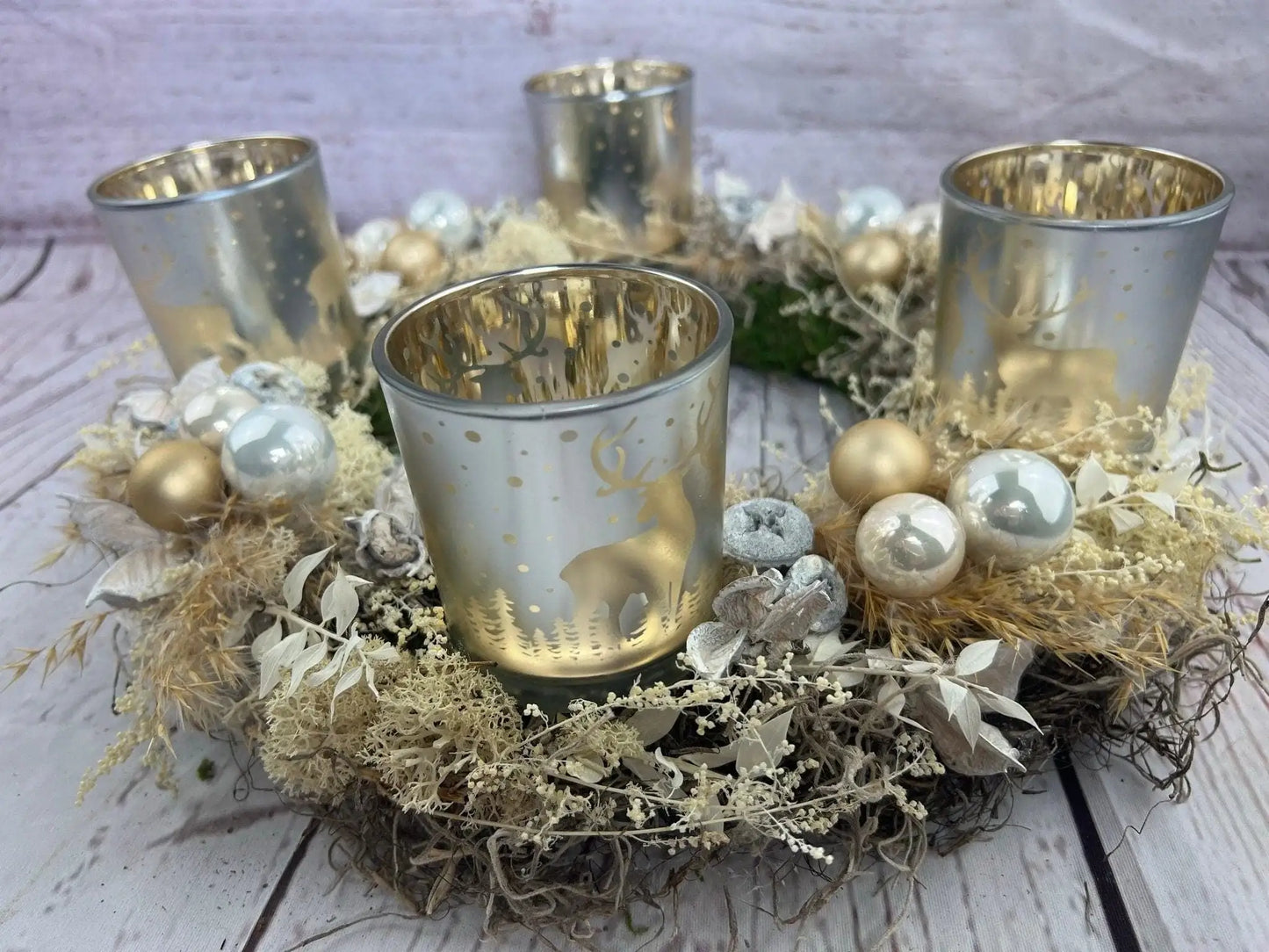 Adventskranz Adventskalender Gläser Windlicht Teelichtgläser Teelichthalter Pampas natürlich Ruskus Zapfen Modern mehrjährig Rund – handgemacht aus Seiden- und Kunstblumen, langlebig & pflegeleicht von SarahsFlowerStudio