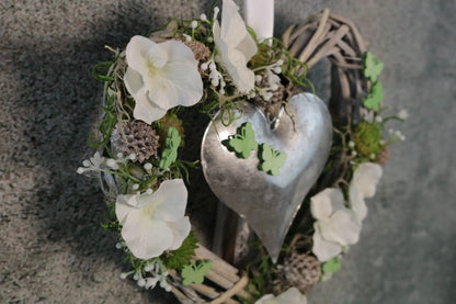 Türkranz Türdeko Türschmuck Herz Modern ganzjährig Tür Hortensie Schmetterling Schleierkraut – handgemacht aus Seiden- und Kunstblumen, langlebig & pflegeleicht von SarahsFlowerStudio