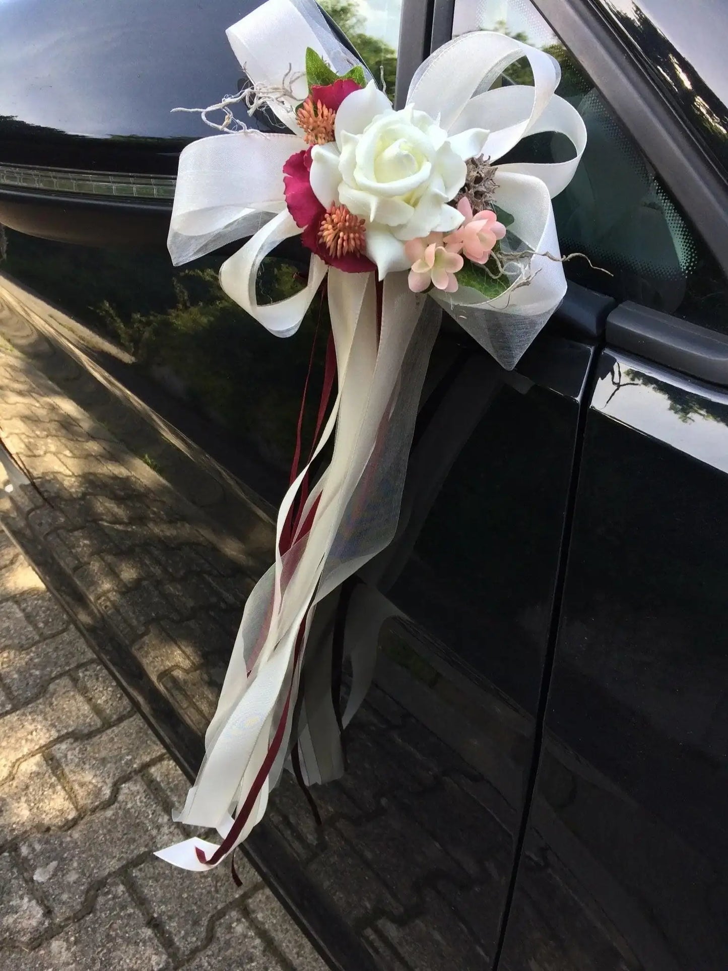 2 Autoschleifen für Seitenspiegel Kirchenbank in Wunschfarbe große Schleife Dekoration Rose – handgemacht aus Seiden- und Kunstblumen, langlebig & pflegeleicht von SarahsFlowerStudio