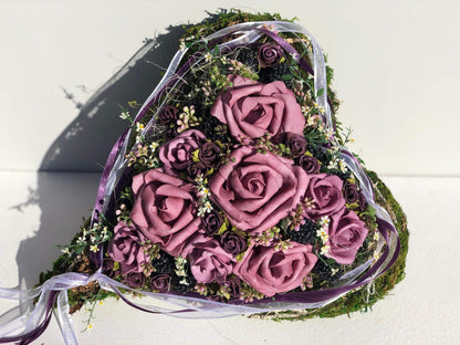 Grabgesteck Grabschmuck Herz 30cm Grabdekoration Grabschmuck Allerheiligen – handgemacht aus Seiden- und Kunstblumen, langlebig & pflegeleicht von SarahsFlowerStudio