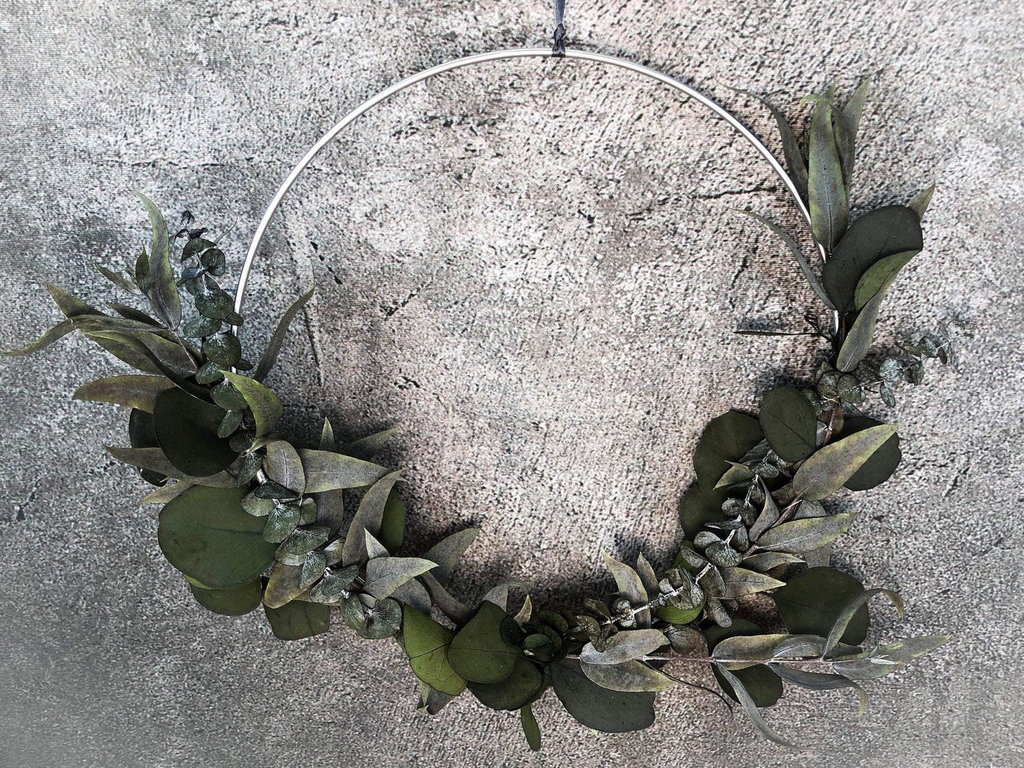 Türkranz Kranz Ring Eukalyptus Wandkranz Fensterdeko Trockenblumen Natur natürlich Hoop Herbst Herbstlich Eukalyptusblätter Eukalyptus Mix – handgemacht aus Seiden- und Kunstblumen, langlebig & pflegeleicht von SarahsFlowerStudio