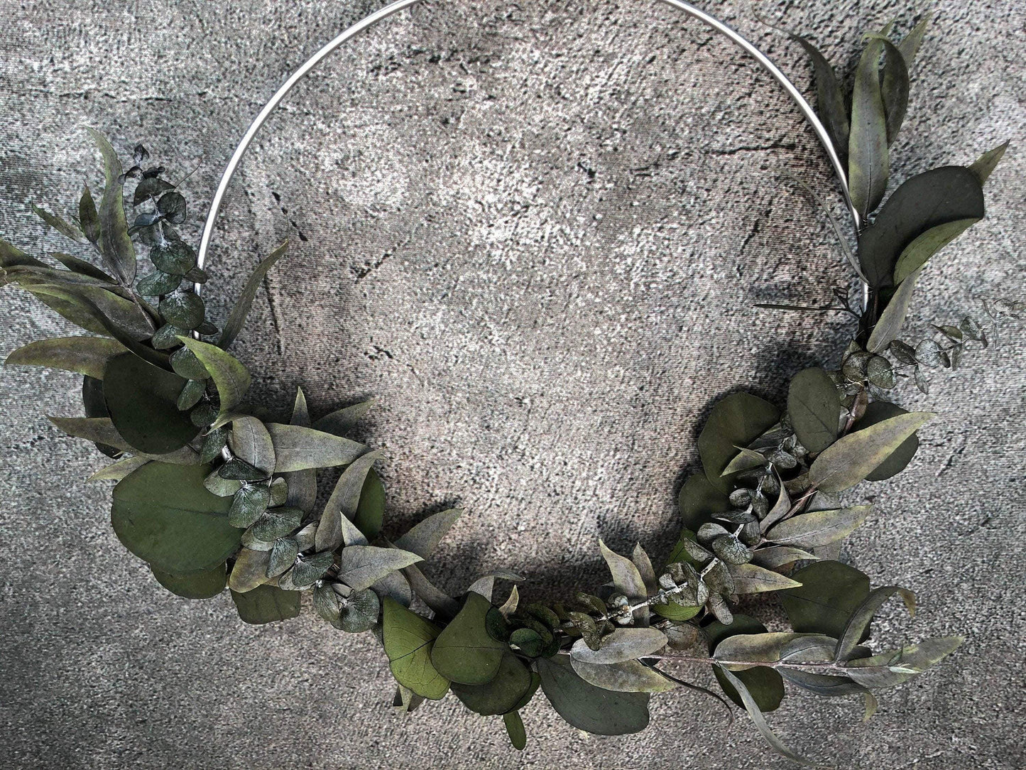 Türkranz Kranz Ring Eukalyptus Wandkranz Fensterdeko Trockenblumen Natur natürlich Hoop Herbst Herbstlich Eukalyptusblätter Eukalyptus Mix – handgemacht aus Seiden- und Kunstblumen, langlebig & pflegeleicht von SarahsFlowerStudio
