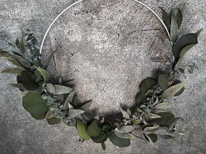 Türkranz Kranz Ring Eukalyptus Wandkranz Fensterdeko Trockenblumen Natur natürlich Hoop Herbst Herbstlich Eukalyptusblätter Eukalyptus Mix – handgemacht aus Seiden- und Kunstblumen, langlebig & pflegeleicht von SarahsFlowerStudio