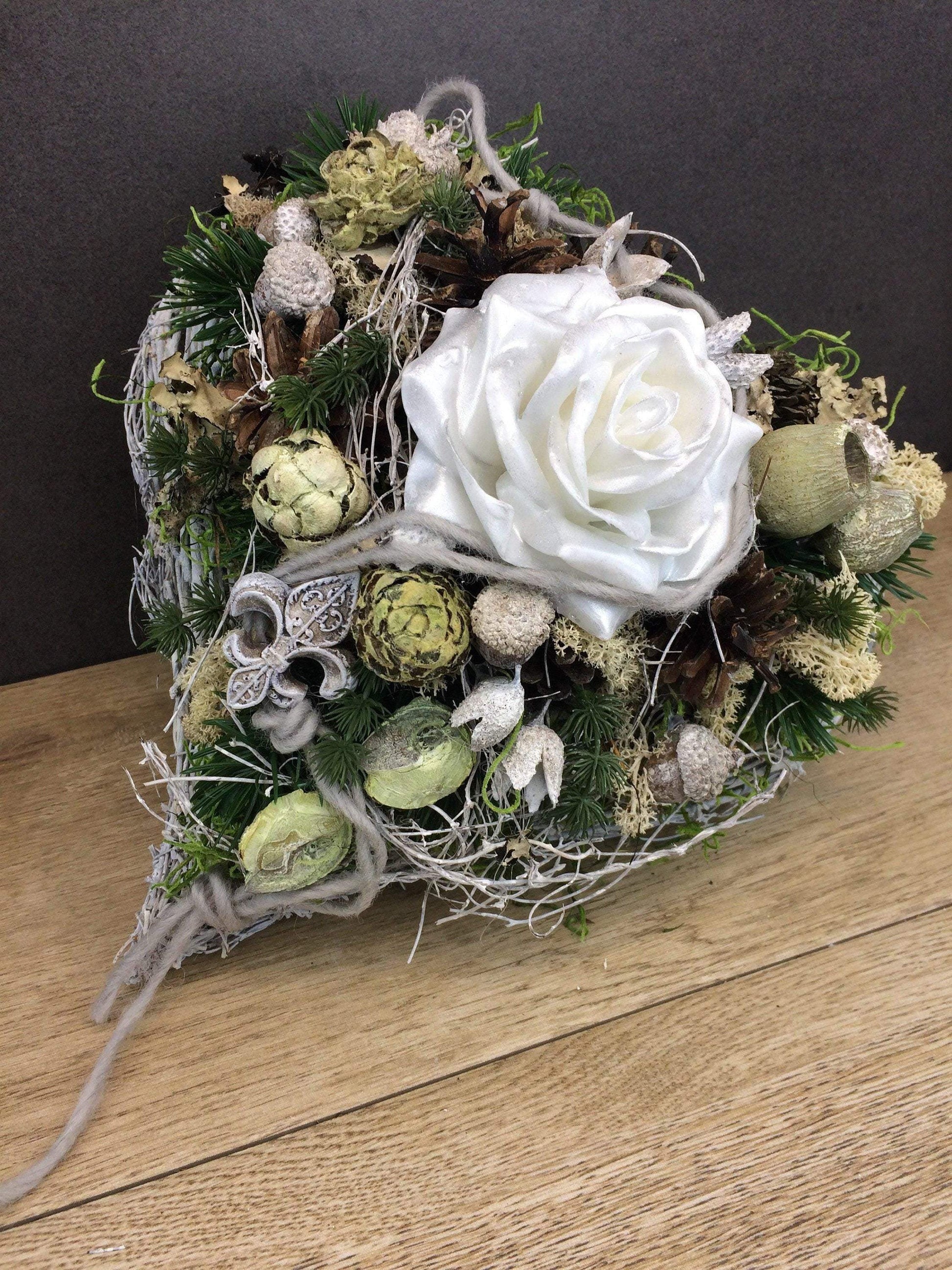 Grabgesteck Allerheiligen Wachsrosen Wachsrose Rose Grabschmuck Herz Grabdekoration – handgemacht aus Seiden- und Kunstblumen, langlebig & pflegeleicht von SarahsFlowerStudio
