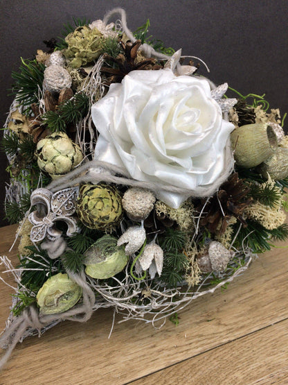 Grabgesteck Allerheiligen Wachsrosen Wachsrose Rose Grabschmuck Herz Grabdekoration – handgemacht aus Seiden- und Kunstblumen, langlebig & pflegeleicht von SarahsFlowerStudio