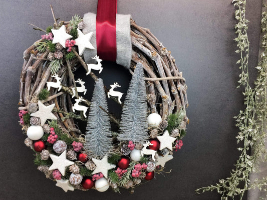 Advent Türkranz Türdeko Türschmuck Weihnachten Weidenkranz Adventskranz Sterne Tannenbaum Hirsch Tanne Filz Draht – handgemacht aus Seiden- und Kunstblumen, langlebig & pflegeleicht von SarahsFlowerStudio