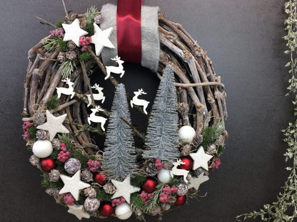 Advent Türkranz Türdeko Türschmuck Weihnachten Weidenkranz Adventskranz Sterne Tannenbaum Hirsch Tanne Filz Draht – handgemacht aus Seiden- und Kunstblumen, langlebig & pflegeleicht von SarahsFlowerStudio