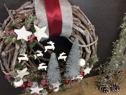 Advent Türkranz Türdeko Türschmuck Weihnachten Weidenkranz Adventskranz Sterne Tannenbaum Hirsch Tanne Filz Draht – handgemacht aus Seiden- und Kunstblumen, langlebig & pflegeleicht von SarahsFlowerStudio