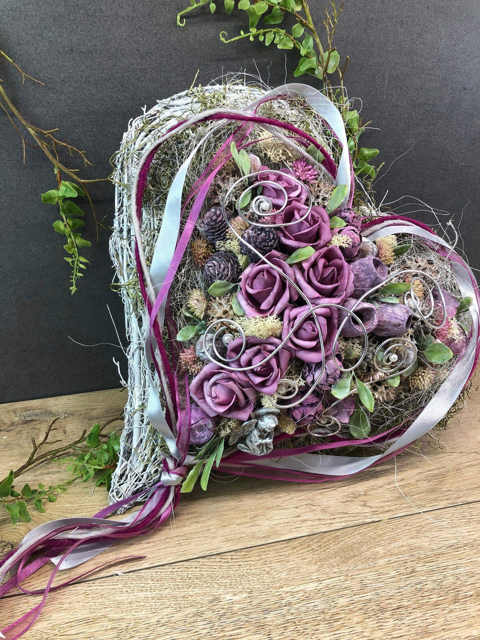 Grabgesteck Grabschmuck Herz Wunschgröße Grabdekoration Grabschmuck Allerheiligen – handgemacht aus Seiden- und Kunstblumen, langlebig & pflegeleicht von SarahsFlowerStudio