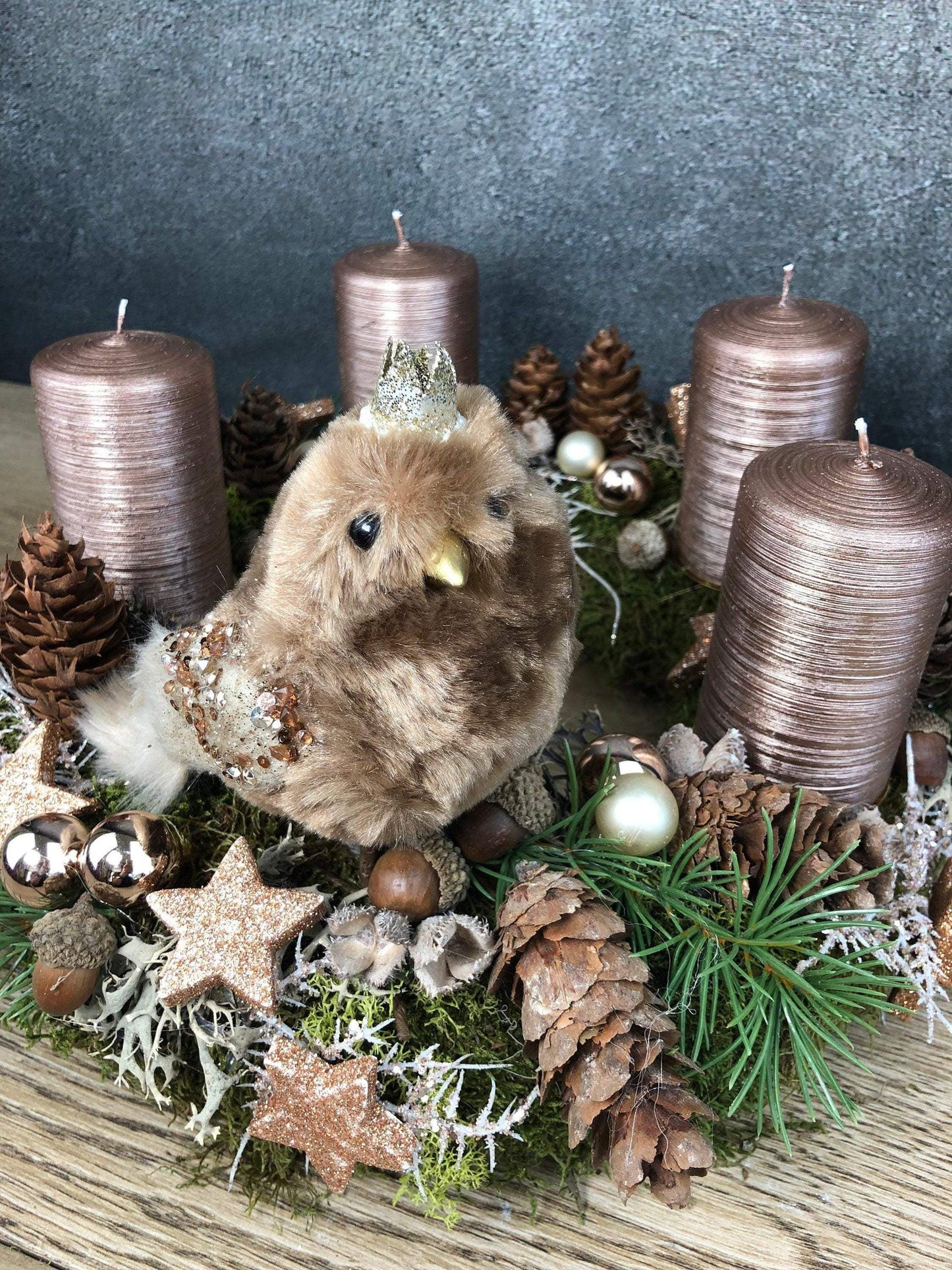 Adventskranz Adventskalender Vogel Zapfen Moos Sterne Kerzen Tanne Zweige Modern Natürlich Getrocknet Künstlich Haltbar – handgemacht aus Seiden- und Kunstblumen, langlebig & pflegeleicht von SarahsFlowerStudio