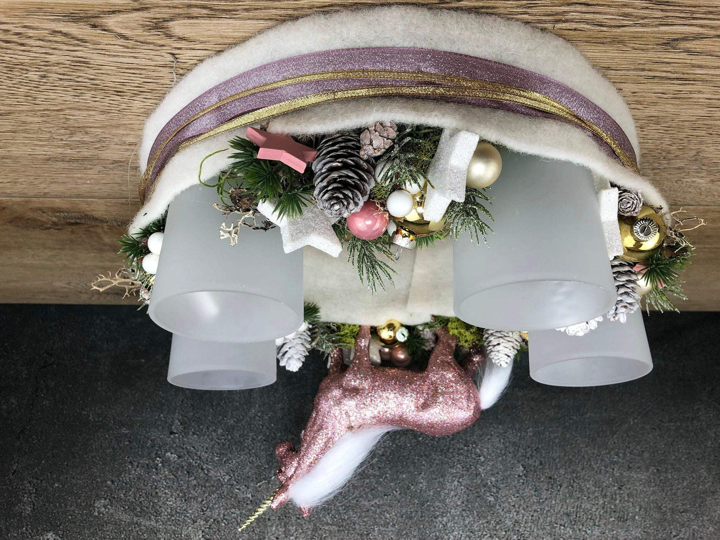 Adventskranz Adventskalender Einhorn Rosa Zapfen Glitzer Frost mehrjährig groß rund – handgemacht aus Seiden- und Kunstblumen, langlebig & pflegeleicht von SarahsFlowerStudio