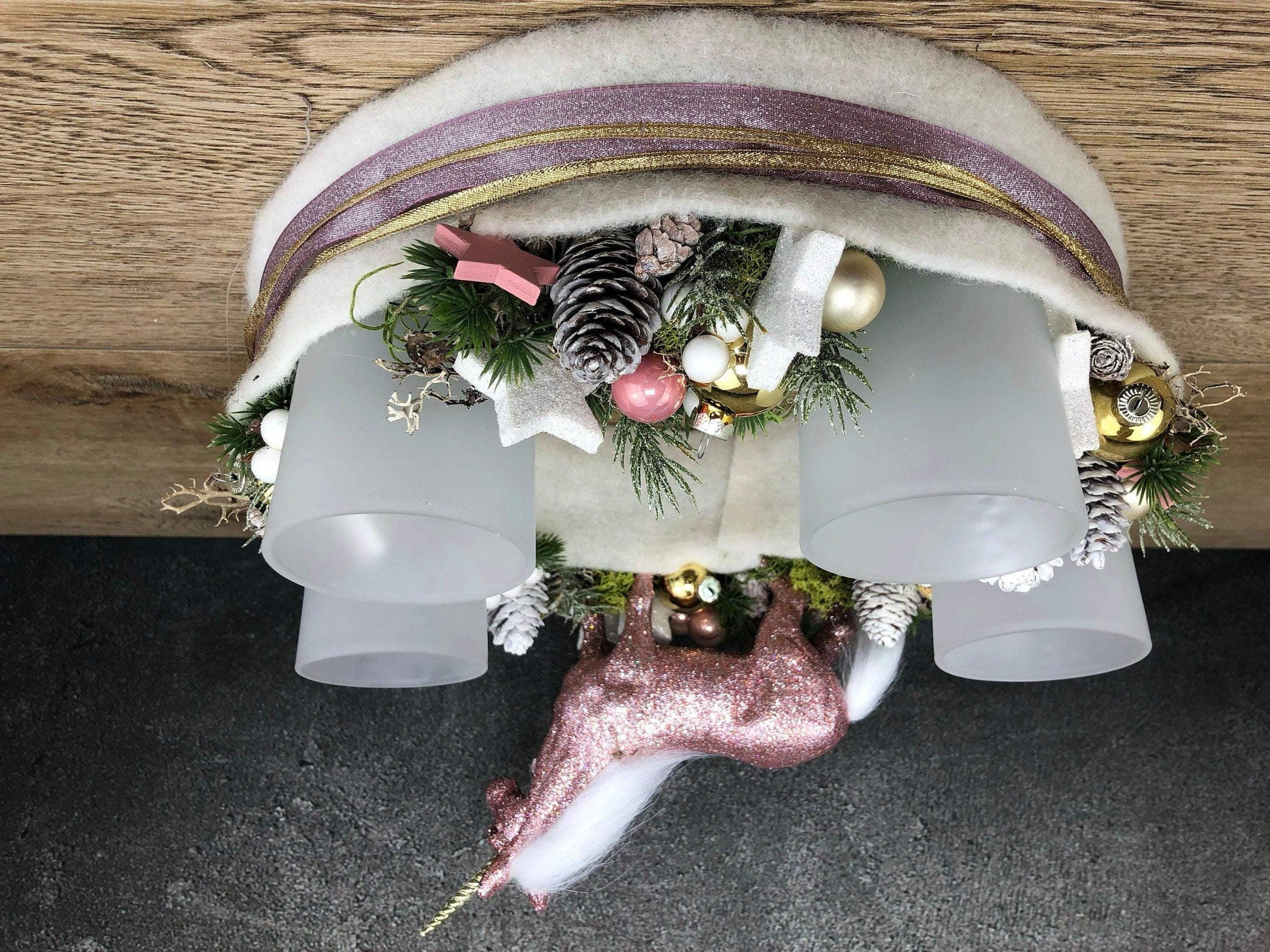 Adventskranz Adventskalender Einhorn Rosa Zapfen Glitzer Frost mehrjährig groß rund – handgemacht aus Seiden- und Kunstblumen, langlebig & pflegeleicht von SarahsFlowerStudio