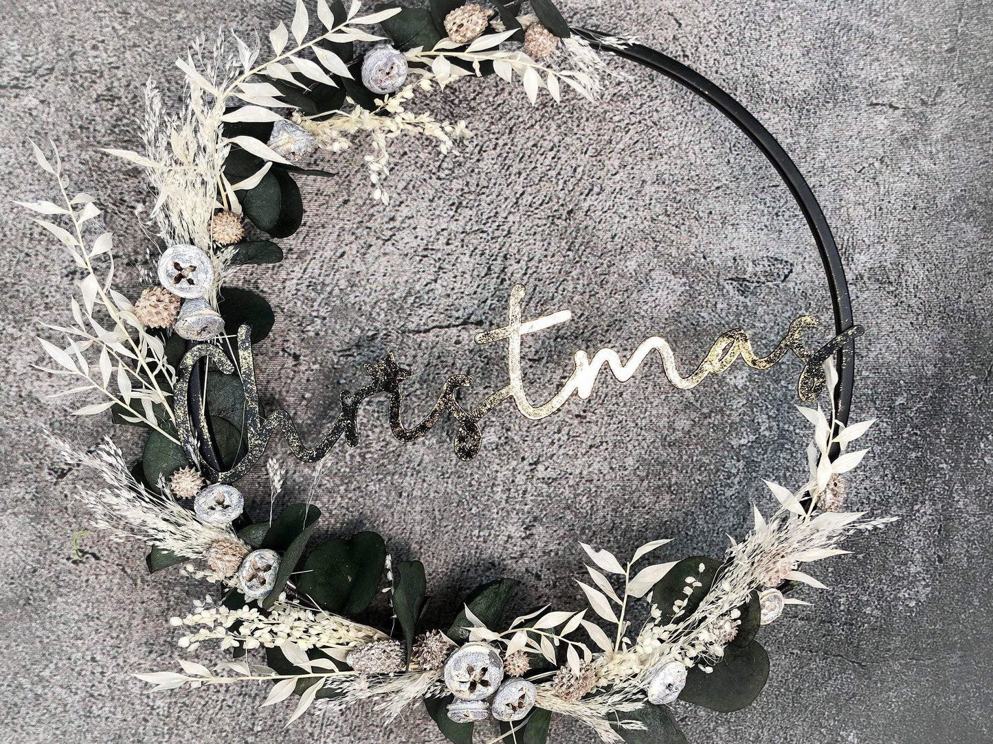 Türkranz Kranz Eukalyptus Trockenblumen Christmas Advent Modern Ring Fenster Fensterschmuck Fensterdeko Weihnachten – handgemacht aus Seiden- und Kunstblumen, langlebig & pflegeleicht von SarahsFlowerStudio