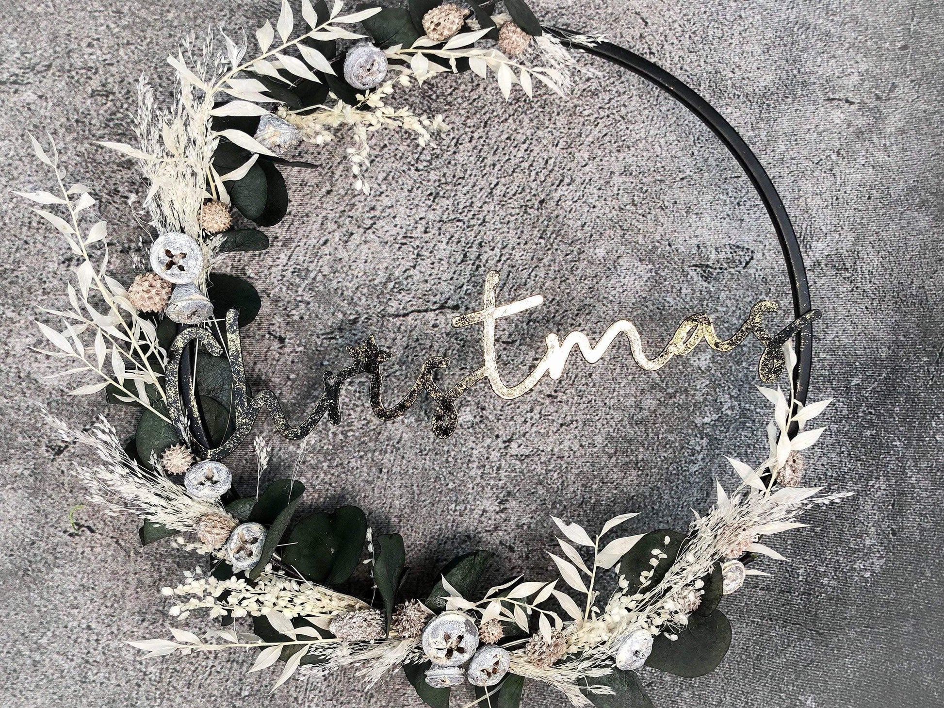 Türkranz Kranz Eukalyptus Trockenblumen Christmas Advent Modern Ring Fenster Fensterschmuck Fensterdeko Weihnachten – handgemacht aus Seiden- und Kunstblumen, langlebig & pflegeleicht von SarahsFlowerStudio