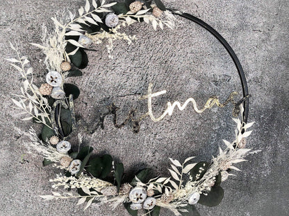 Türkranz Kranz Eukalyptus Trockenblumen Christmas Advent Modern Ring Fenster Fensterschmuck Fensterdeko Weihnachten – handgemacht aus Seiden- und Kunstblumen, langlebig & pflegeleicht von SarahsFlowerStudio