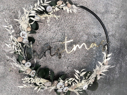 Türkranz Kranz Eukalyptus Trockenblumen Christmas Advent Modern Ring Fenster Fensterschmuck Fensterdeko Weihnachten – handgemacht aus Seiden- und Kunstblumen, langlebig & pflegeleicht von SarahsFlowerStudio