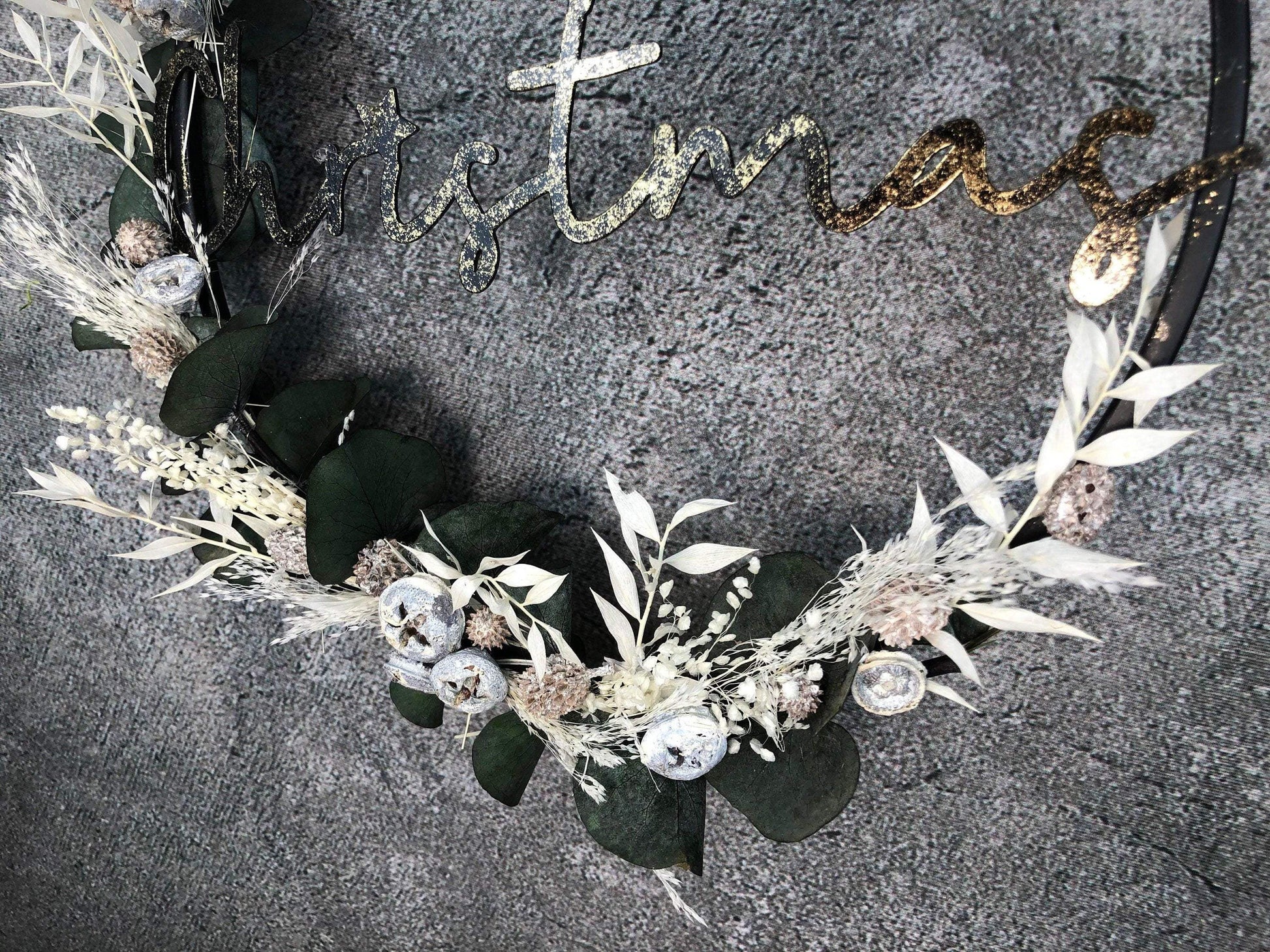 Türkranz Kranz Eukalyptus Trockenblumen Christmas Advent Modern Ring Fenster Fensterschmuck Fensterdeko Weihnachten – handgemacht aus Seiden- und Kunstblumen, langlebig & pflegeleicht von SarahsFlowerStudio