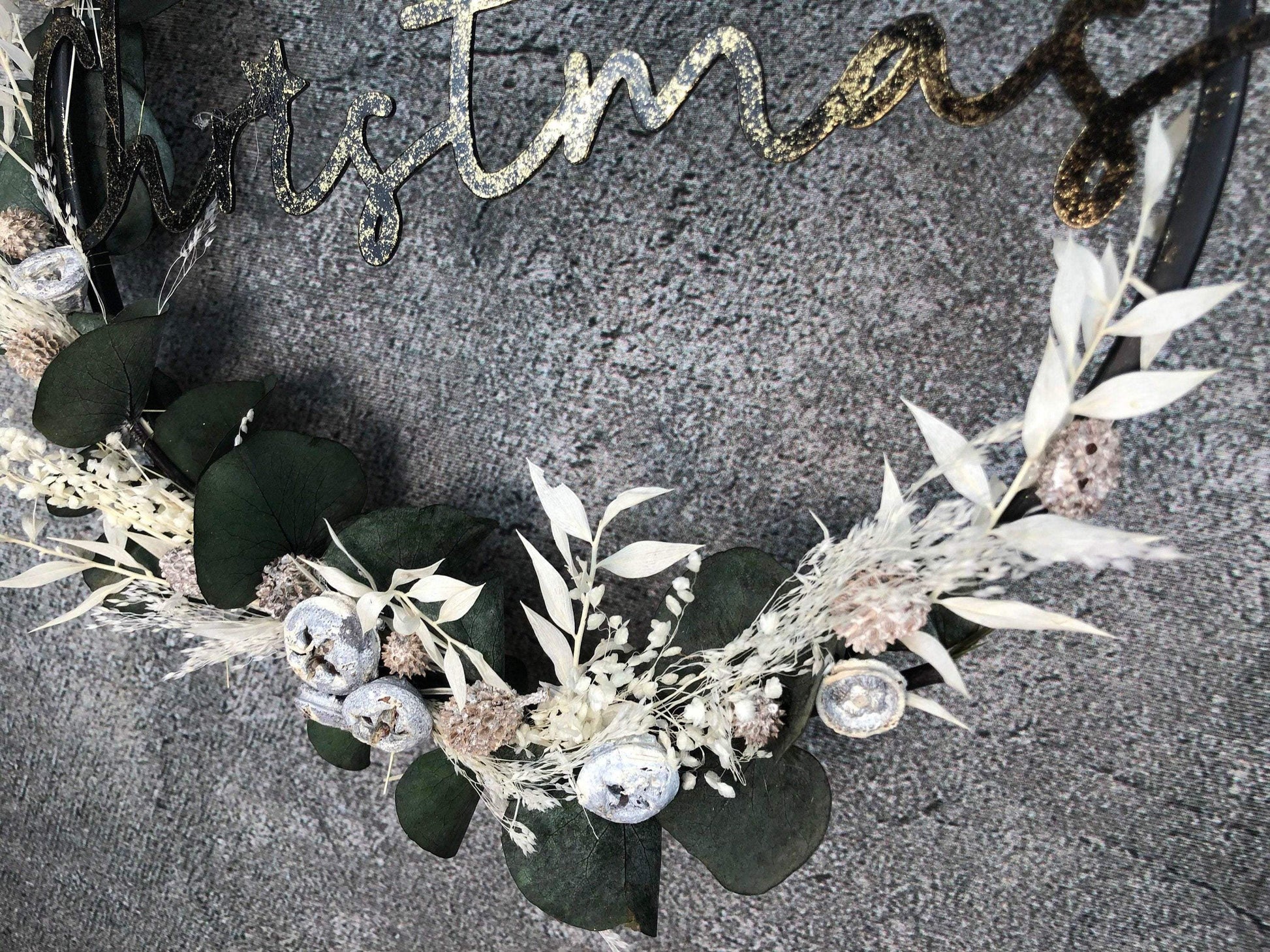 Türkranz Kranz Eukalyptus Trockenblumen Christmas Advent Modern Ring Fenster Fensterschmuck Fensterdeko Weihnachten – handgemacht aus Seiden- und Kunstblumen, langlebig & pflegeleicht von SarahsFlowerStudio