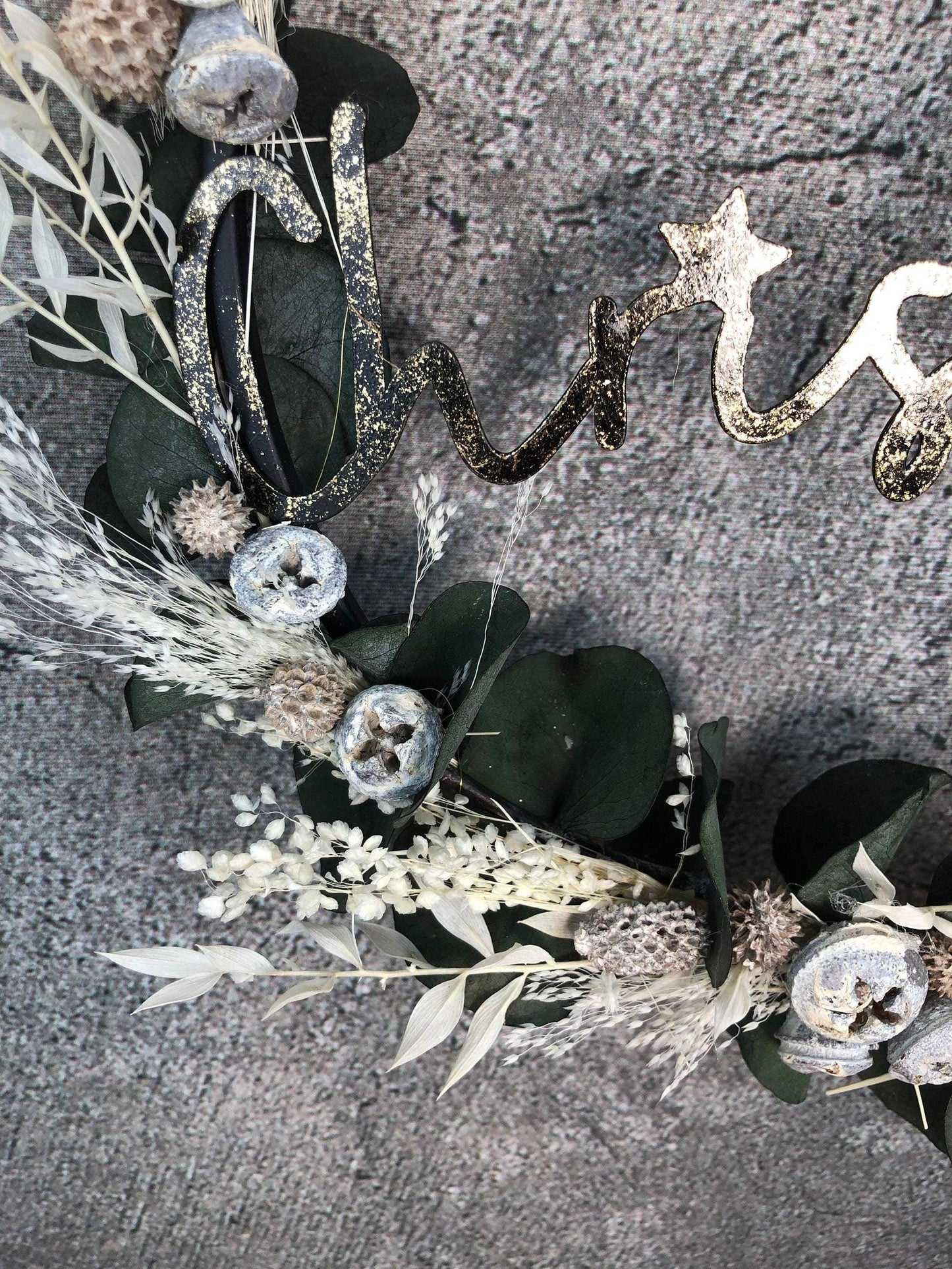 Türkranz Kranz Eukalyptus Trockenblumen Christmas Advent Modern Ring Fenster Fensterschmuck Fensterdeko Weihnachten – handgemacht aus Seiden- und Kunstblumen, langlebig & pflegeleicht von SarahsFlowerStudio