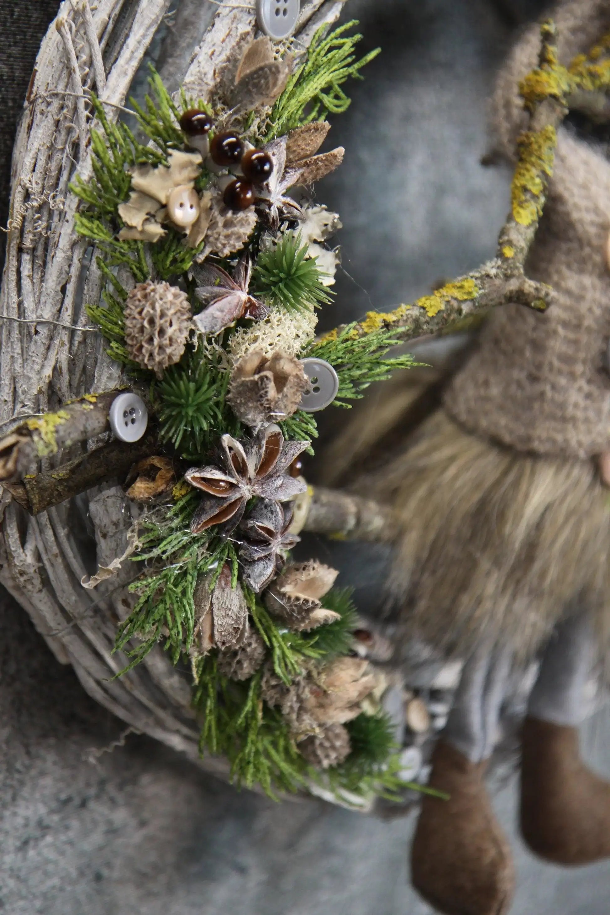 Türkranz Türdeko Türschmuck Weihnachten Weidenkranz Wichtel Zapfen Stern Apfel Tanne Band Modern – handgemacht aus Seiden- und Kunstblumen, langlebig & pflegeleicht von SarahsFlowerStudio