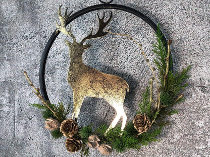Türkranz Kranz Hirsch Advent Modern Ring Fenster Fensterschmuck Fensterdeko Deko Weihnachten Zapfen Wachszapfen – handgemacht aus Seiden- und Kunstblumen, langlebig & pflegeleicht von SarahsFlowerStudio