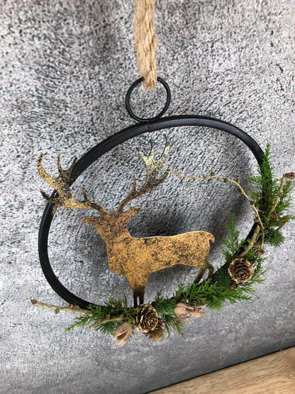 Türkranz Kranz Hirsch Advent Modern Ring Fenster Fensterschmuck Fensterdeko Deko Weihnachten Zapfen Wachszapfen – handgemacht aus Seiden- und Kunstblumen, langlebig & pflegeleicht von SarahsFlowerStudio