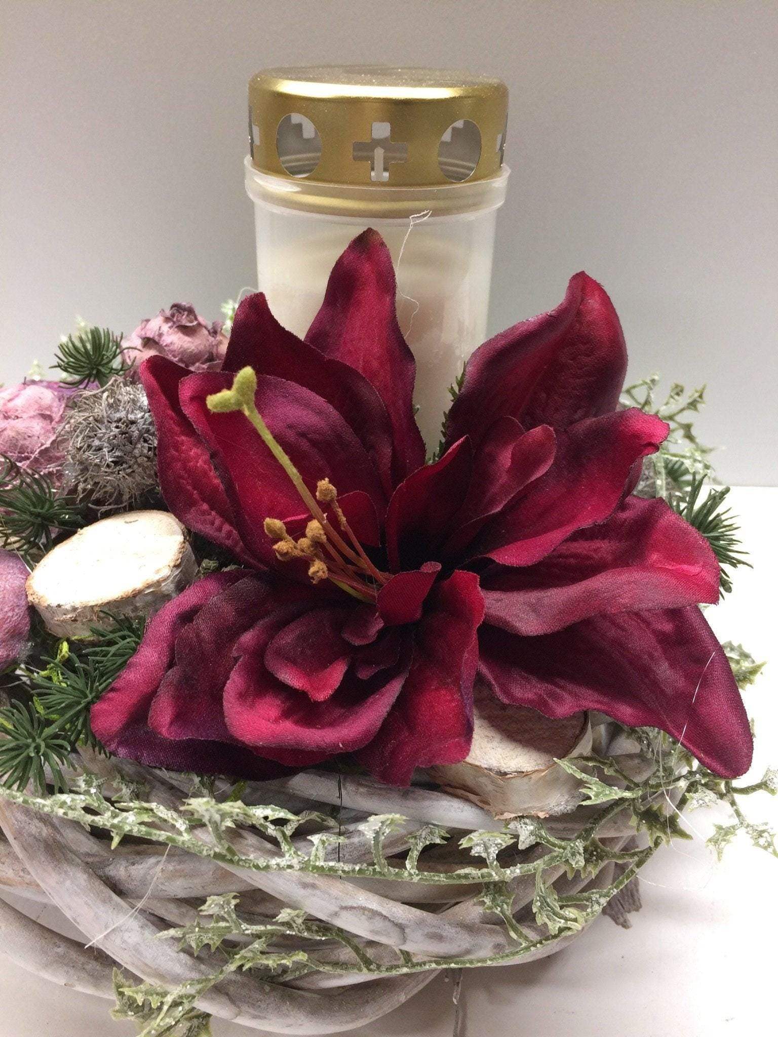 Grabgesteck Gesteck Grab Allerheiligen mit Kerze 22cm Grabdeko Grabdekoration Allerheiligen – handgemacht aus Seiden- und Kunstblumen, langlebig & pflegeleicht von SarahsFlowerStudio