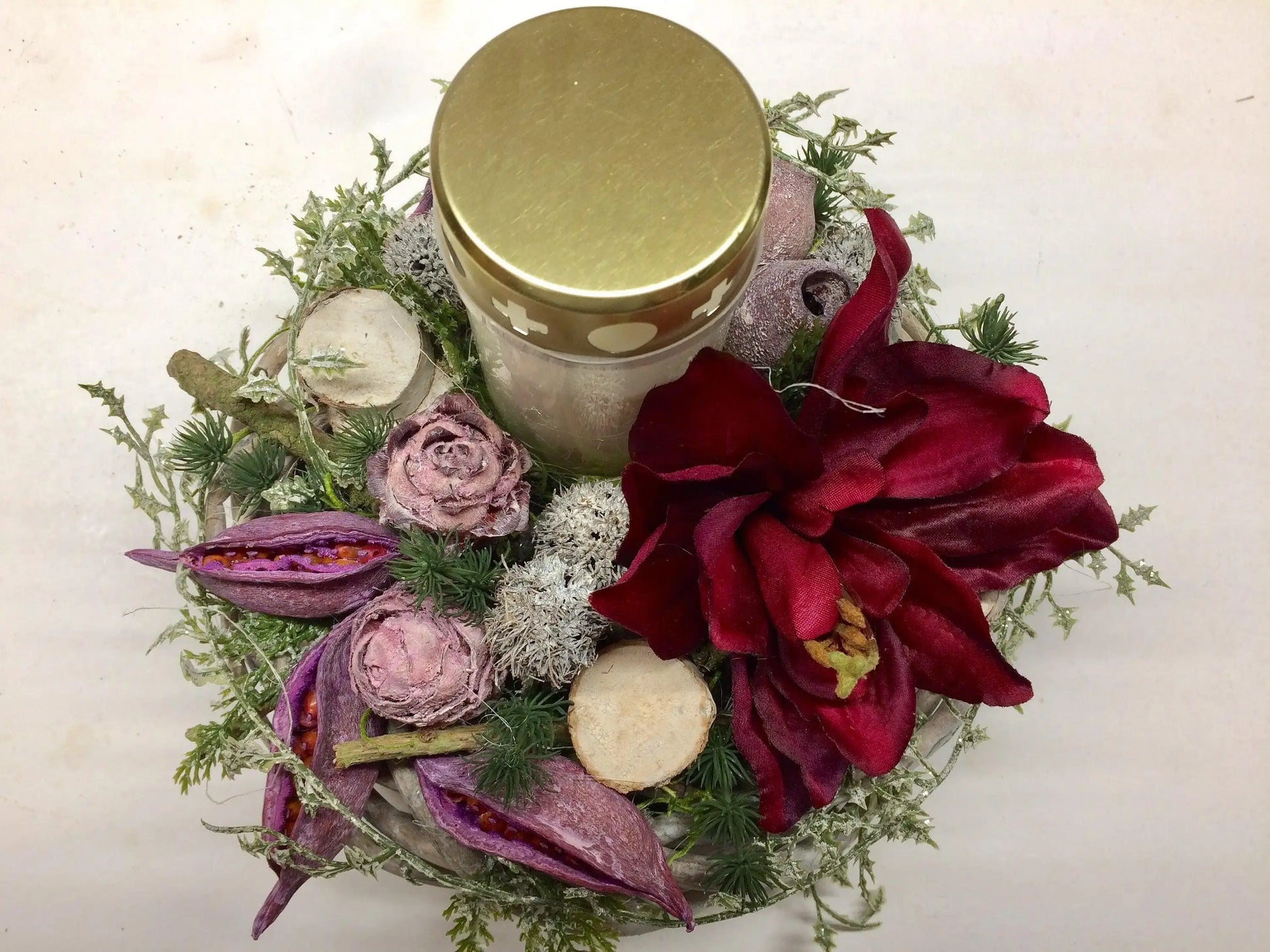 Grabgesteck Gesteck Grab Allerheiligen mit Kerze 22cm Grabdeko Grabdekoration Allerheiligen – handgemacht aus Seiden- und Kunstblumen, langlebig & pflegeleicht von SarahsFlowerStudio