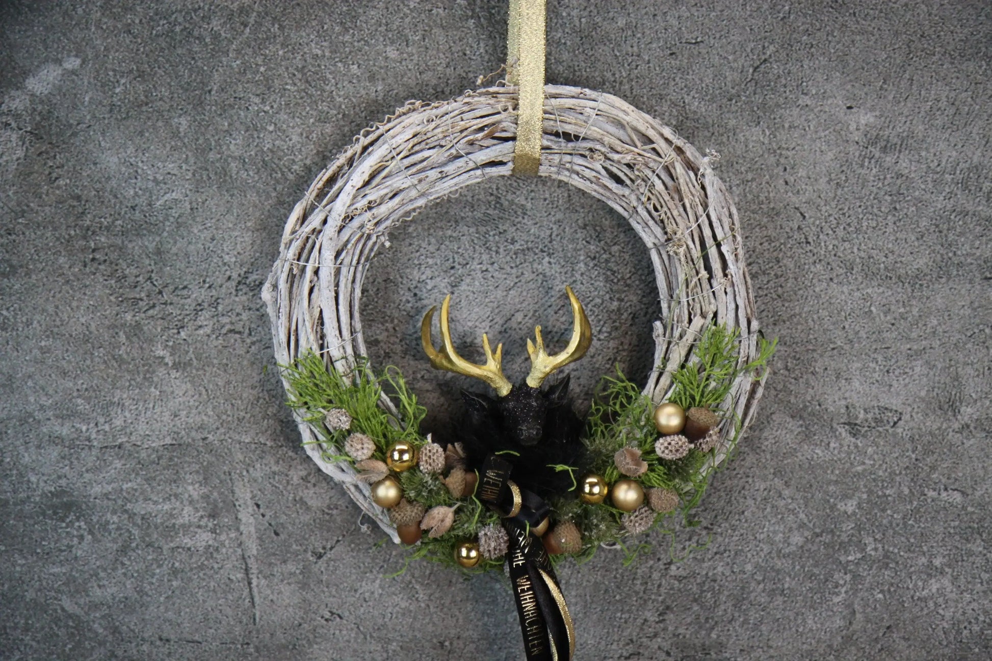 Türkranz Türdeko Türschmuck Weihnachten Weidenkranz Hirsch Zapfen Apfel Tanne Band Modern – handgemacht aus Seiden- und Kunstblumen, langlebig & pflegeleicht von SarahsFlowerStudio