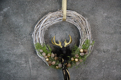 Türkranz Türdeko Türschmuck Weihnachten Weidenkranz Hirsch Zapfen Apfel Tanne Band Modern – handgemacht aus Seiden- und Kunstblumen, langlebig & pflegeleicht von SarahsFlowerStudio