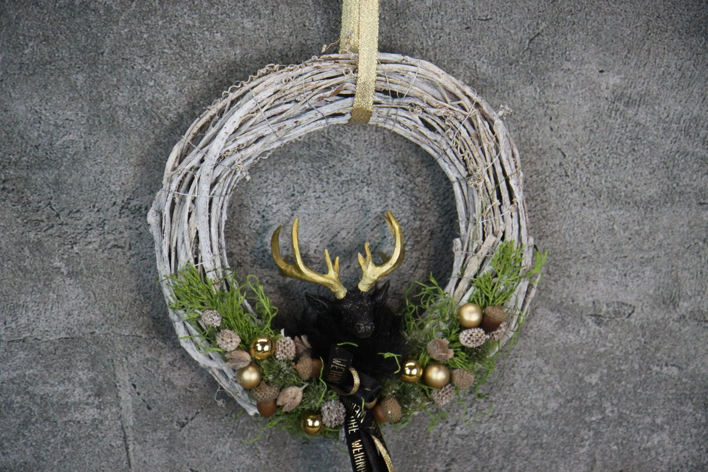 Türkranz Türdeko Türschmuck Weihnachten Weidenkranz Hirsch Zapfen Apfel Tanne Band Modern – handgemacht aus Seiden- und Kunstblumen, langlebig & pflegeleicht von SarahsFlowerStudio