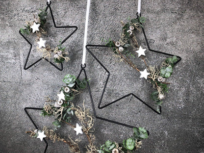 Stern Fensterdeko Türkranz Advent Modern Ring Fenster Fensterschmuck Deko Weihnachten Wandschmuck – handgemacht aus Seiden- und Kunstblumen, langlebig & pflegeleicht von SarahsFlowerStudio