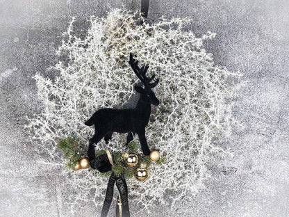 Türkranz Türdeko Türschmuck Weihnachten Asperaguskranz Kranz Hirsch Zapfen Apfel Tanne Band Modern – handgemacht aus Seiden- und Kunstblumen, langlebig & pflegeleicht von SarahsFlowerStudio