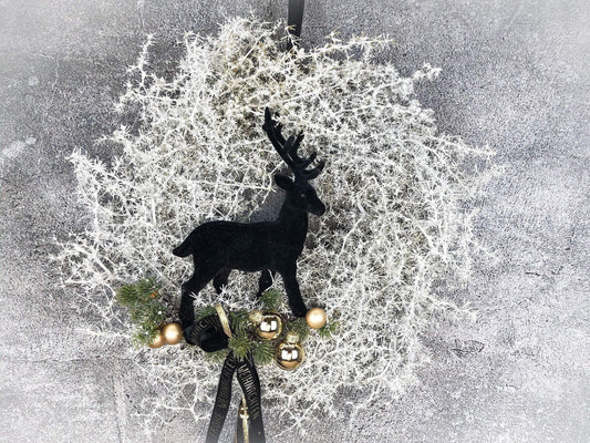 Türkranz Türdeko Türschmuck Weihnachten Asperaguskranz Kranz Hirsch Zapfen Apfel Tanne Band Modern – handgemacht aus Seiden- und Kunstblumen, langlebig & pflegeleicht von SarahsFlowerStudio