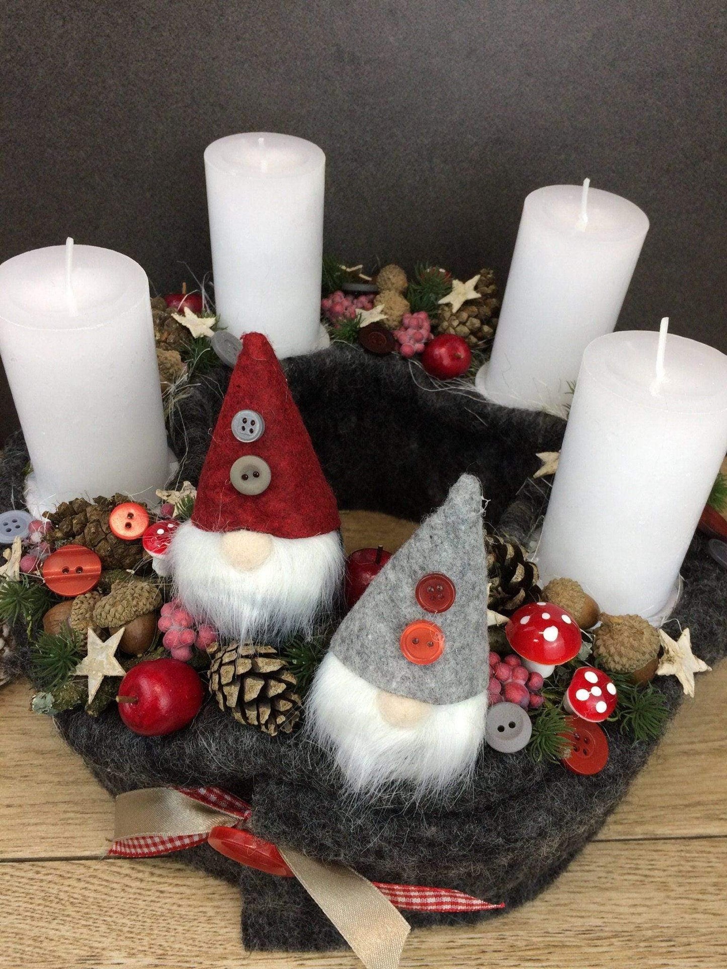 Adventskranz Adventskalender – handgemacht aus Seiden- und Kunstblumen, langlebig & pflegeleicht von SarahsFlowerStudio