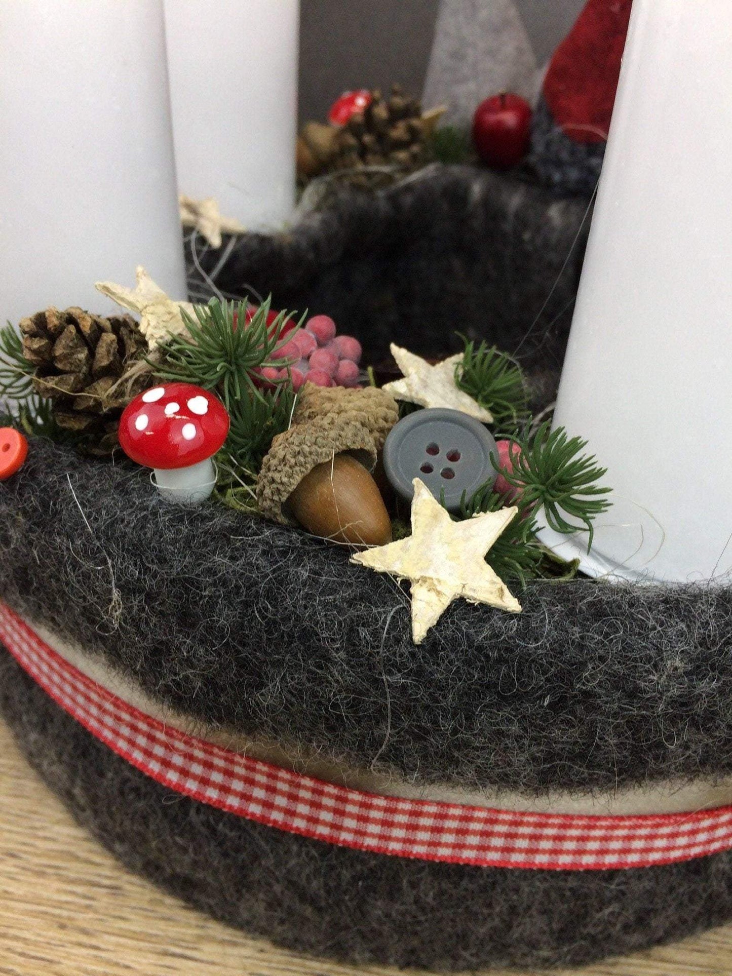 Adventskranz Adventskalender – handgemacht aus Seiden- und Kunstblumen, langlebig & pflegeleicht von SarahsFlowerStudio