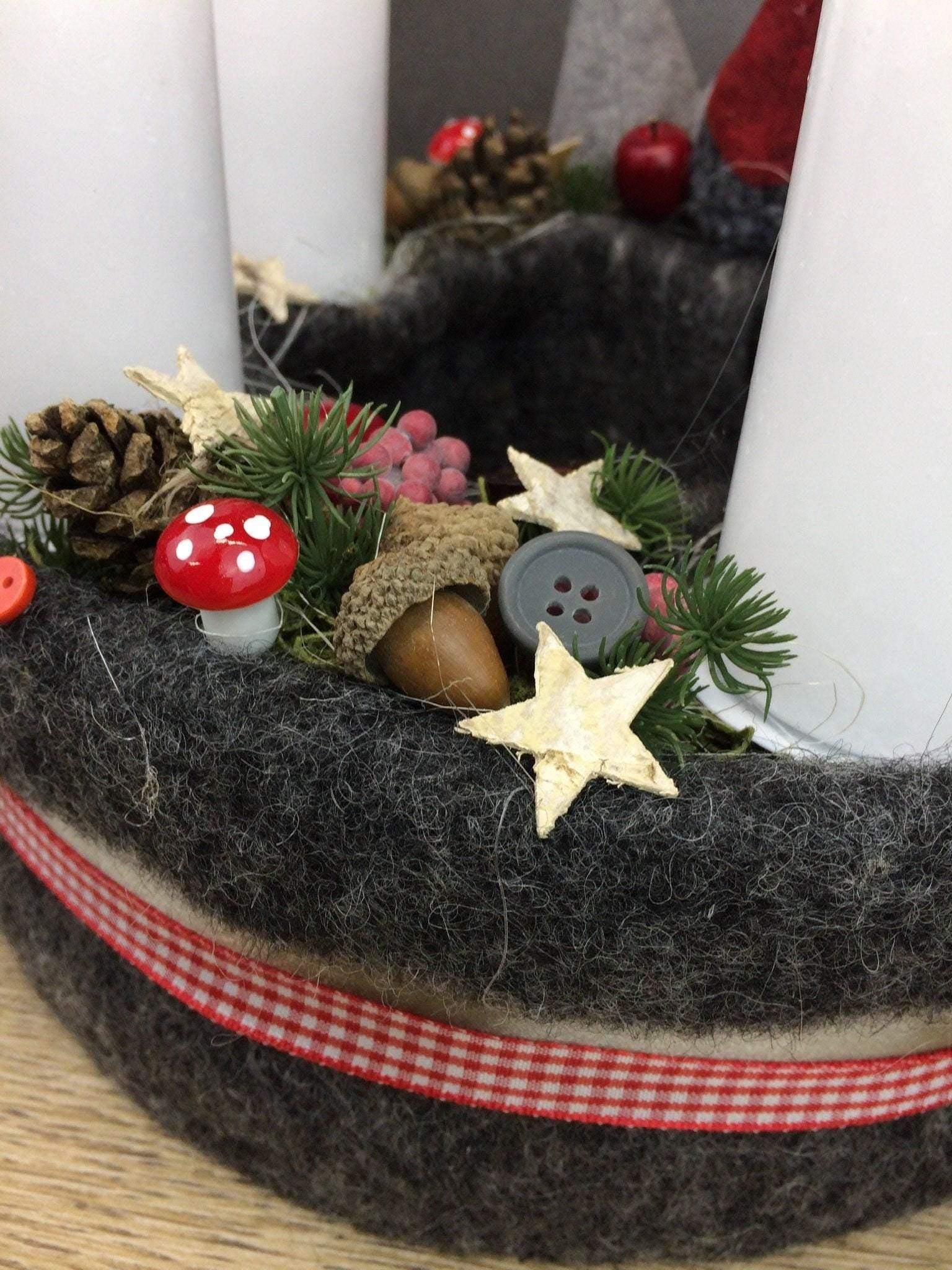 Adventskranz Adventskalender – handgemacht aus Seiden- und Kunstblumen, langlebig & pflegeleicht von SarahsFlowerStudio